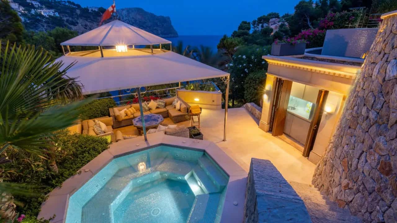 Exclusive Villa With Private Access to Sea