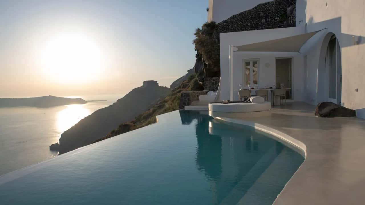 Cliffside Luxury Overlooking Caldera