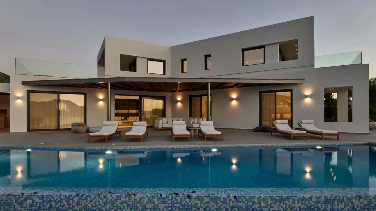 Elegant Stay Near Ammoudara Beach