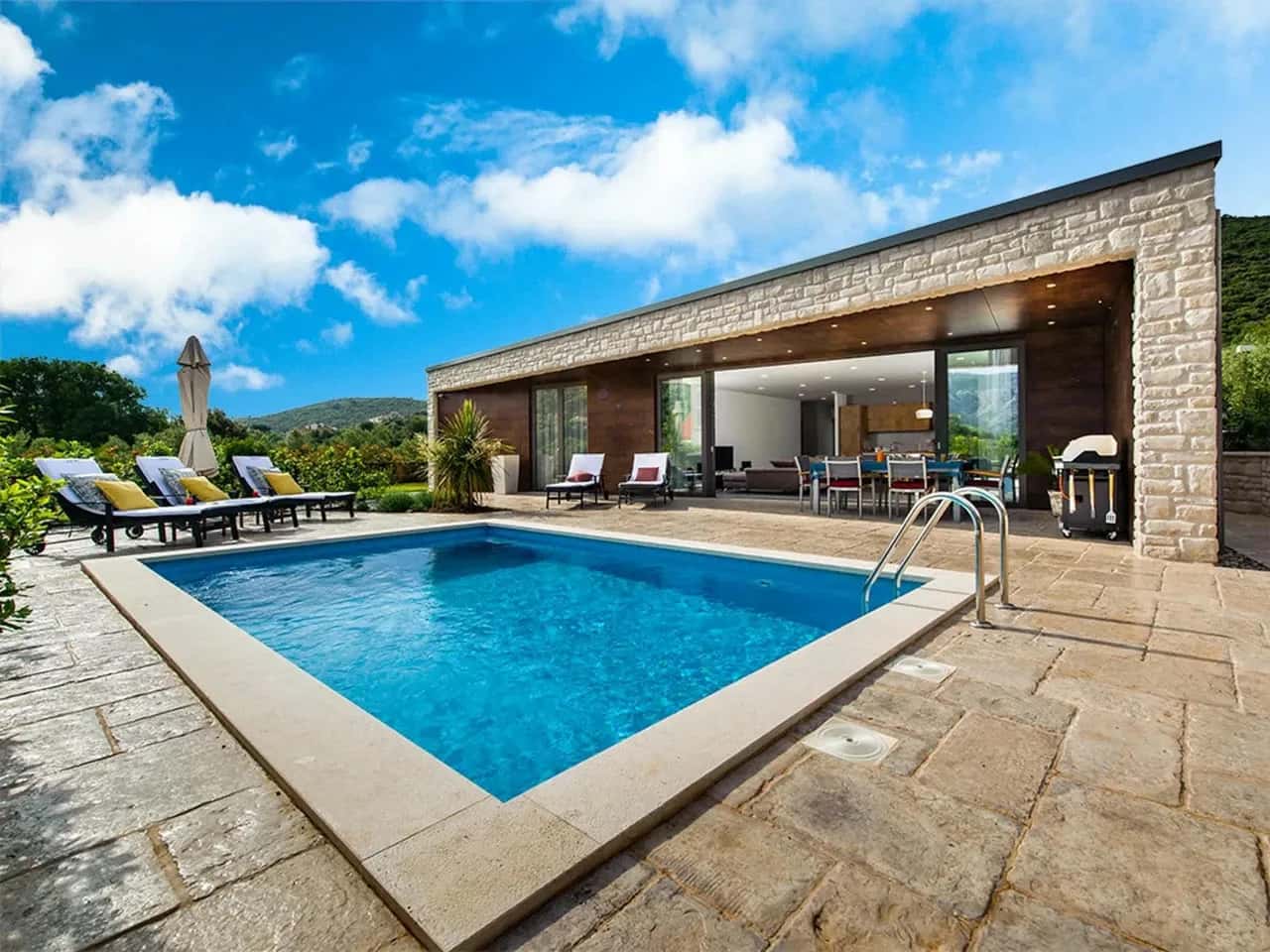 Modern Seaside Villa With Private Pool