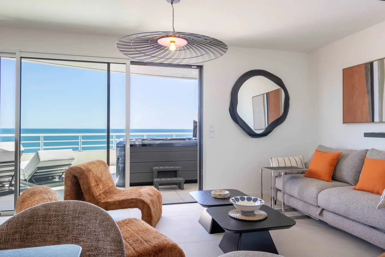 Duplex with Private Spa & Sea View