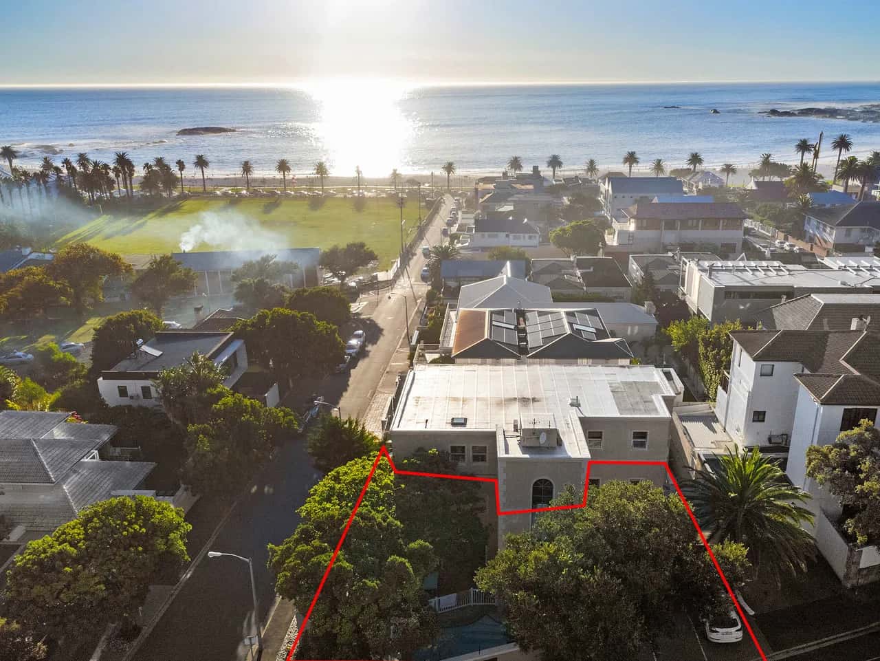 2 Min walk to Camps Bay Beach, Pool -Beachside Villa