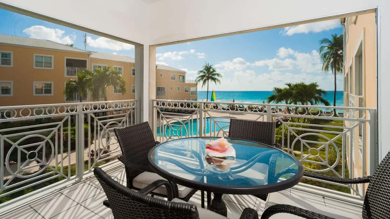 Regal Beach Club #622: 2BR-Oceanfront-Wohnung am 7 Mile Beach