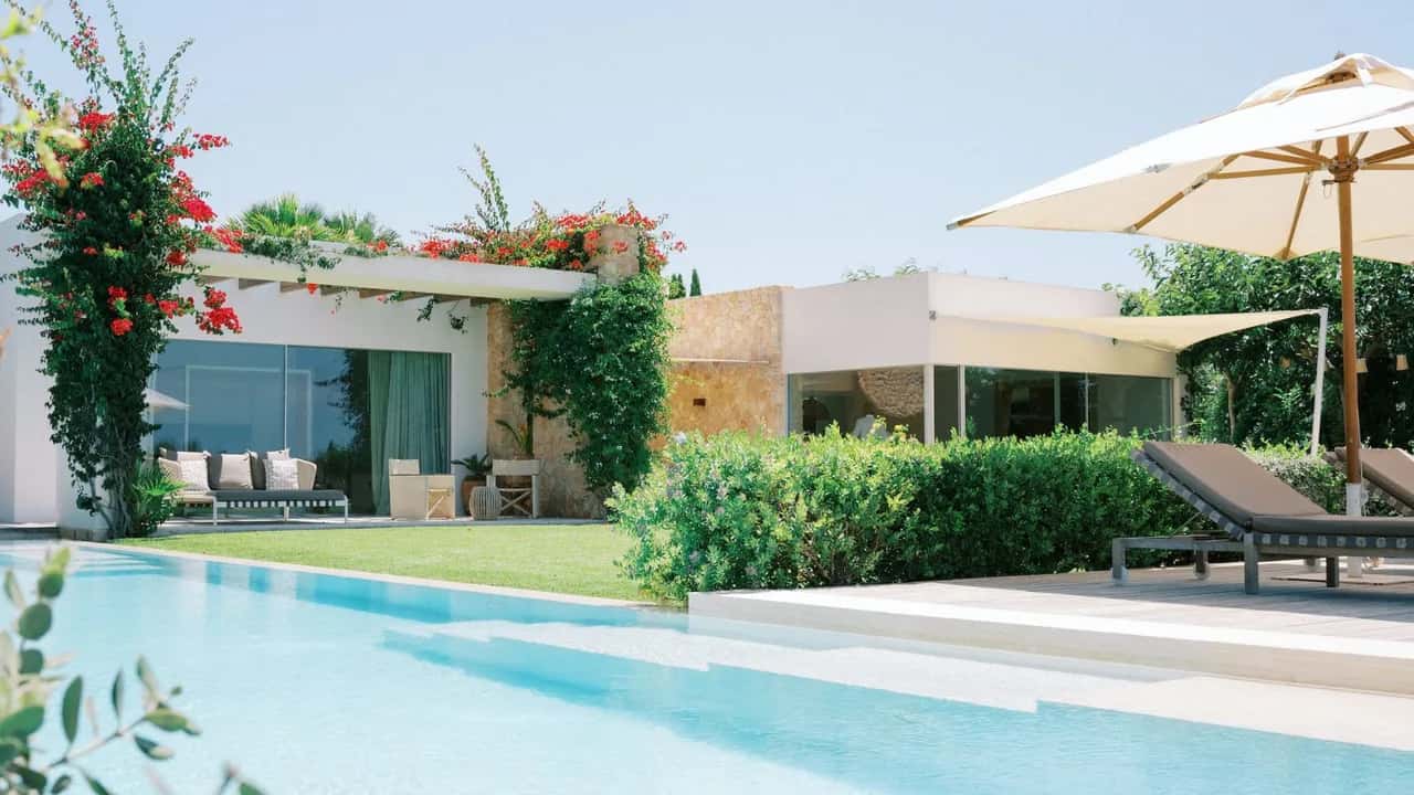 Sophisticated Coastal Retreat With Garden