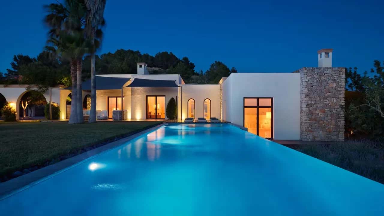 Elegant Retreat Overlooking Cala Salada