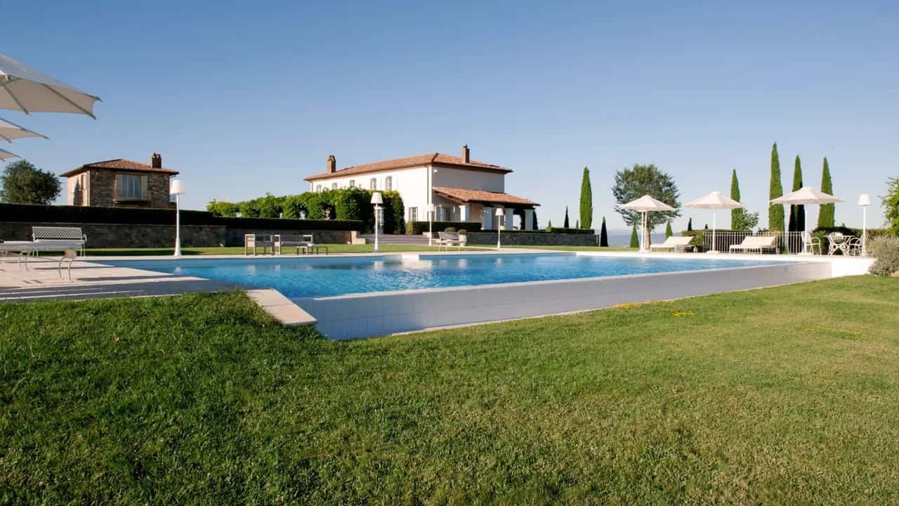 Spacious Italian Countryside Villa Retreat