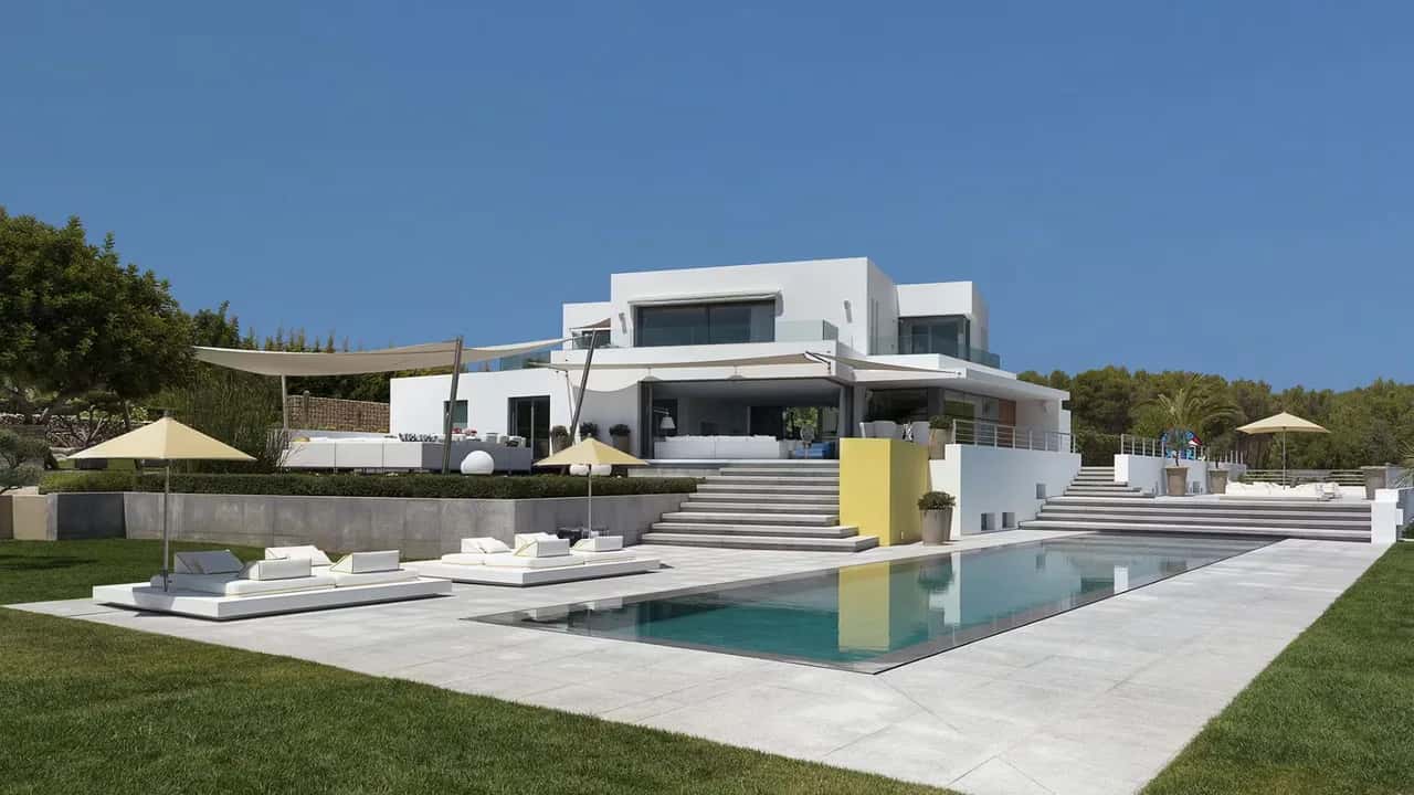 Unique Villa With Outdoor Cinema