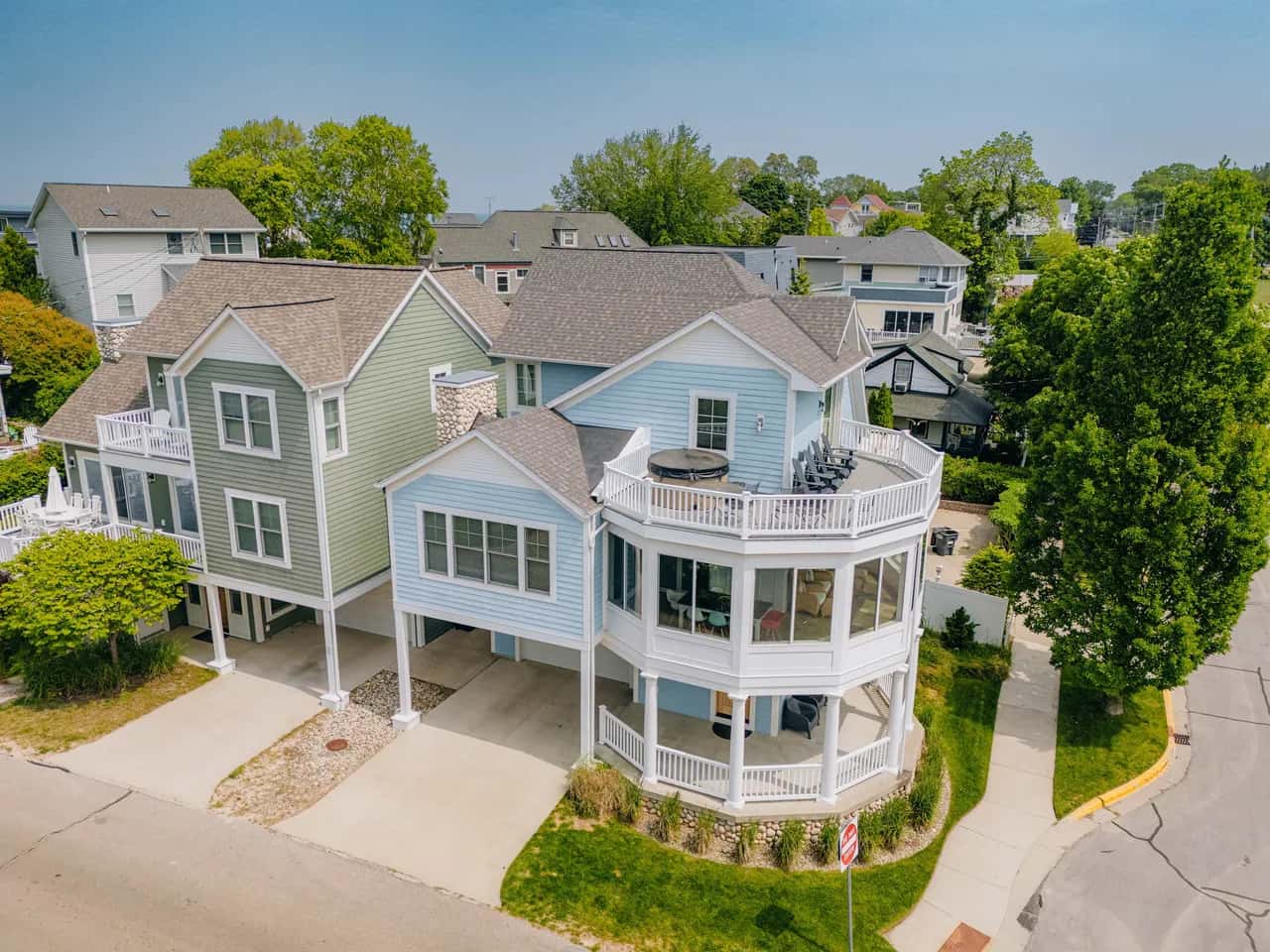 Harbor Views, Hot Tub, Walk to Beach, Dog Friendly