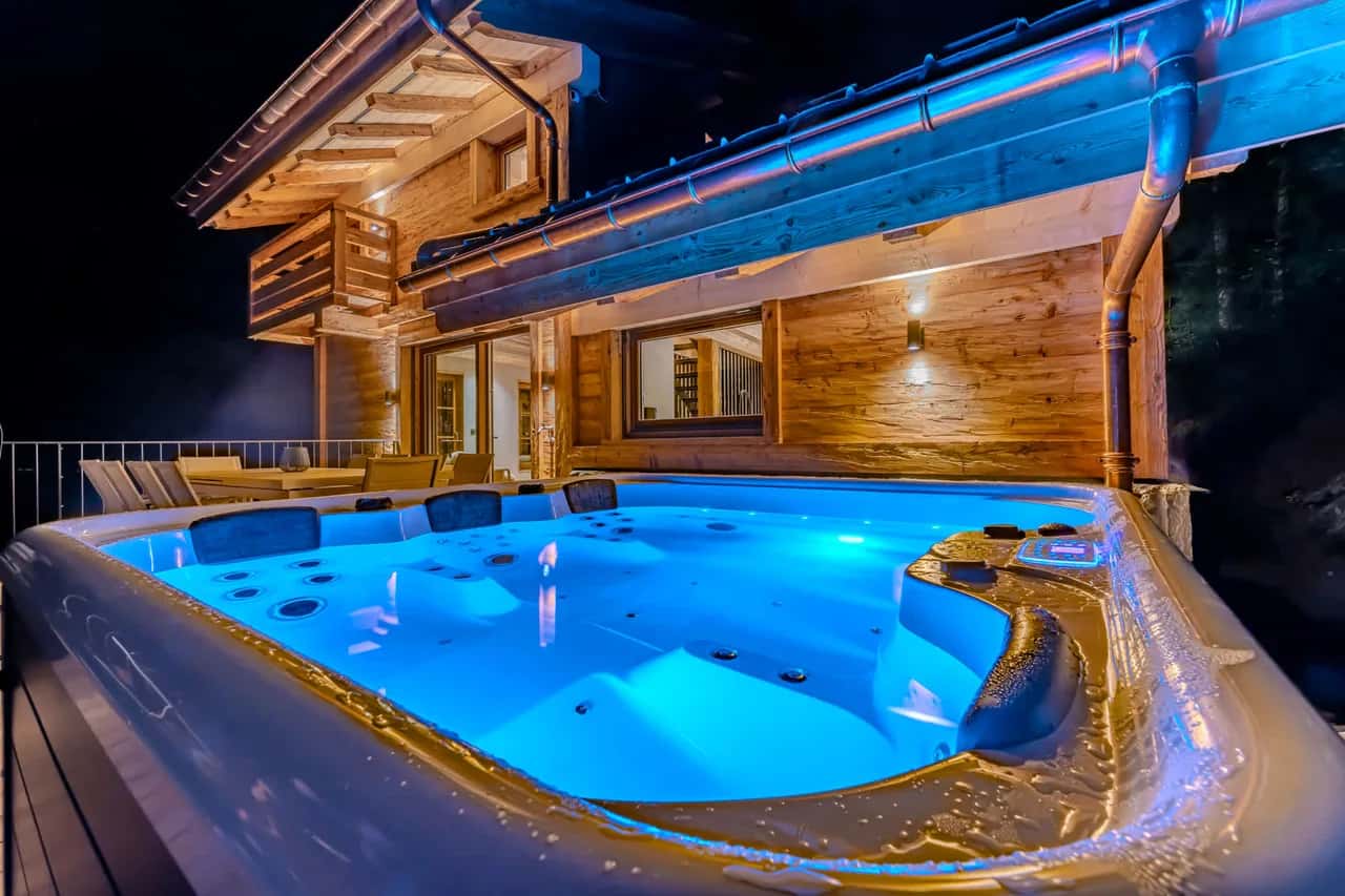 Chalet Luxueux avec Sauna & Jacuzzi à Megève avec Parking