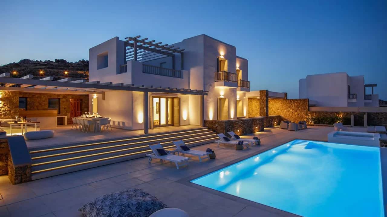 Artistic Hideaway With Infinity Views
