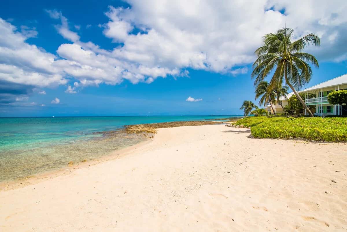 Cocoplum #3 – 2BR Oceanfront Condo on Seven Mile Beach