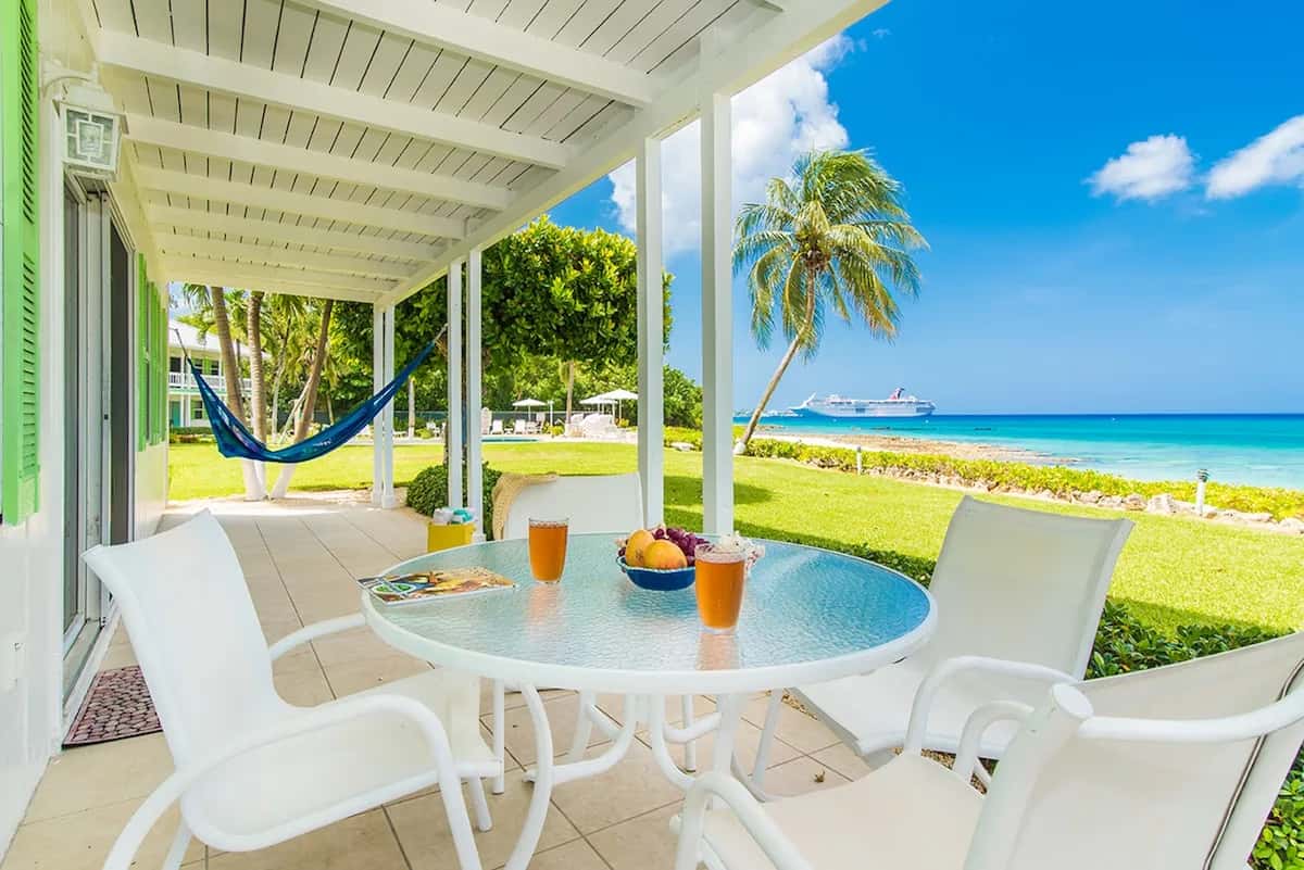Oceanfront Zwei-Zimmer Condo in Grand Cayman