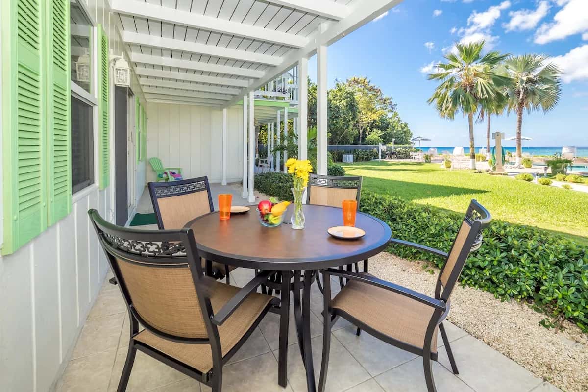 Cocoplum #7 – 2BR Oceanfront Condo on Seven Mile Beach