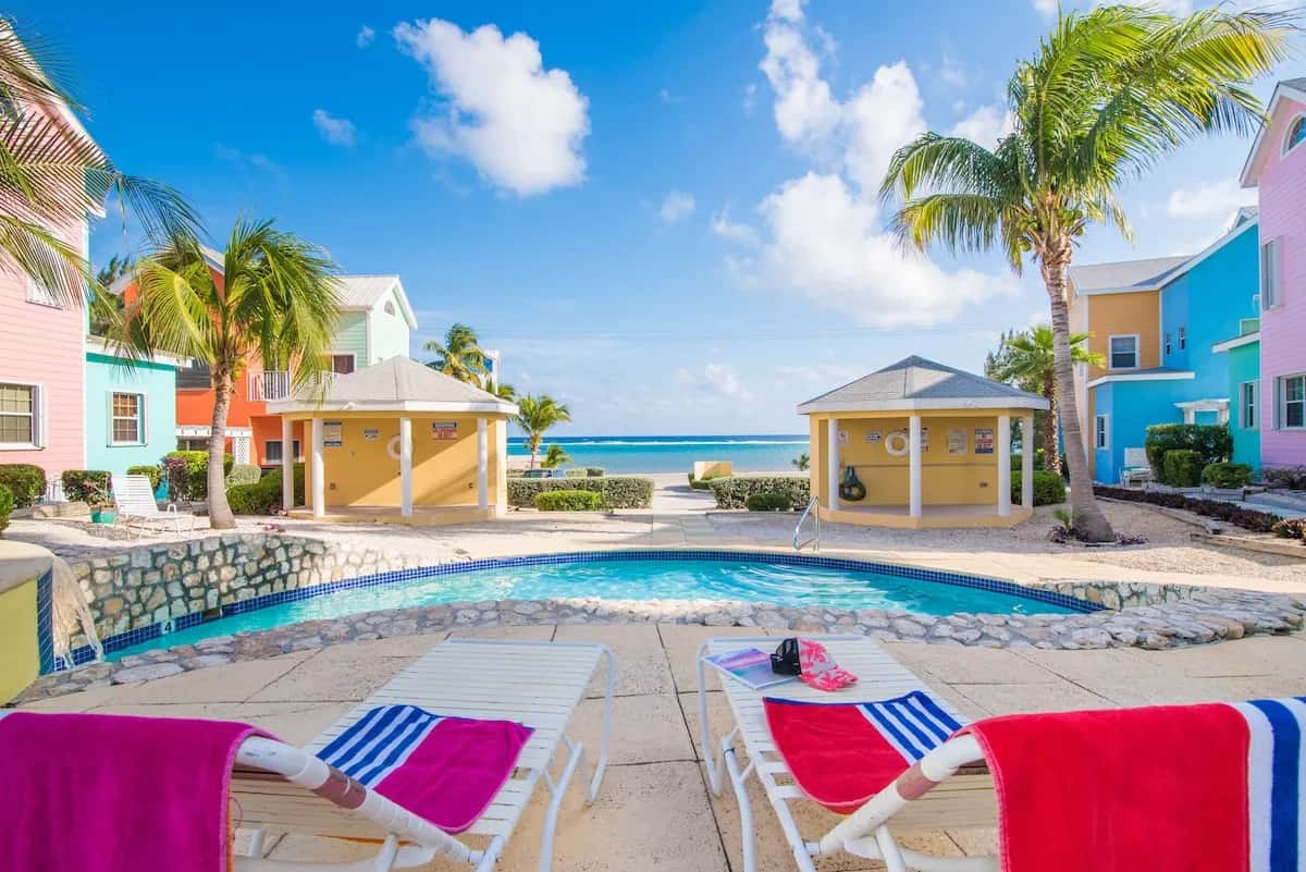 Cayman Paradise Villa #1 - 4BR Frente al Mar, Piscina y Tranquilo East End