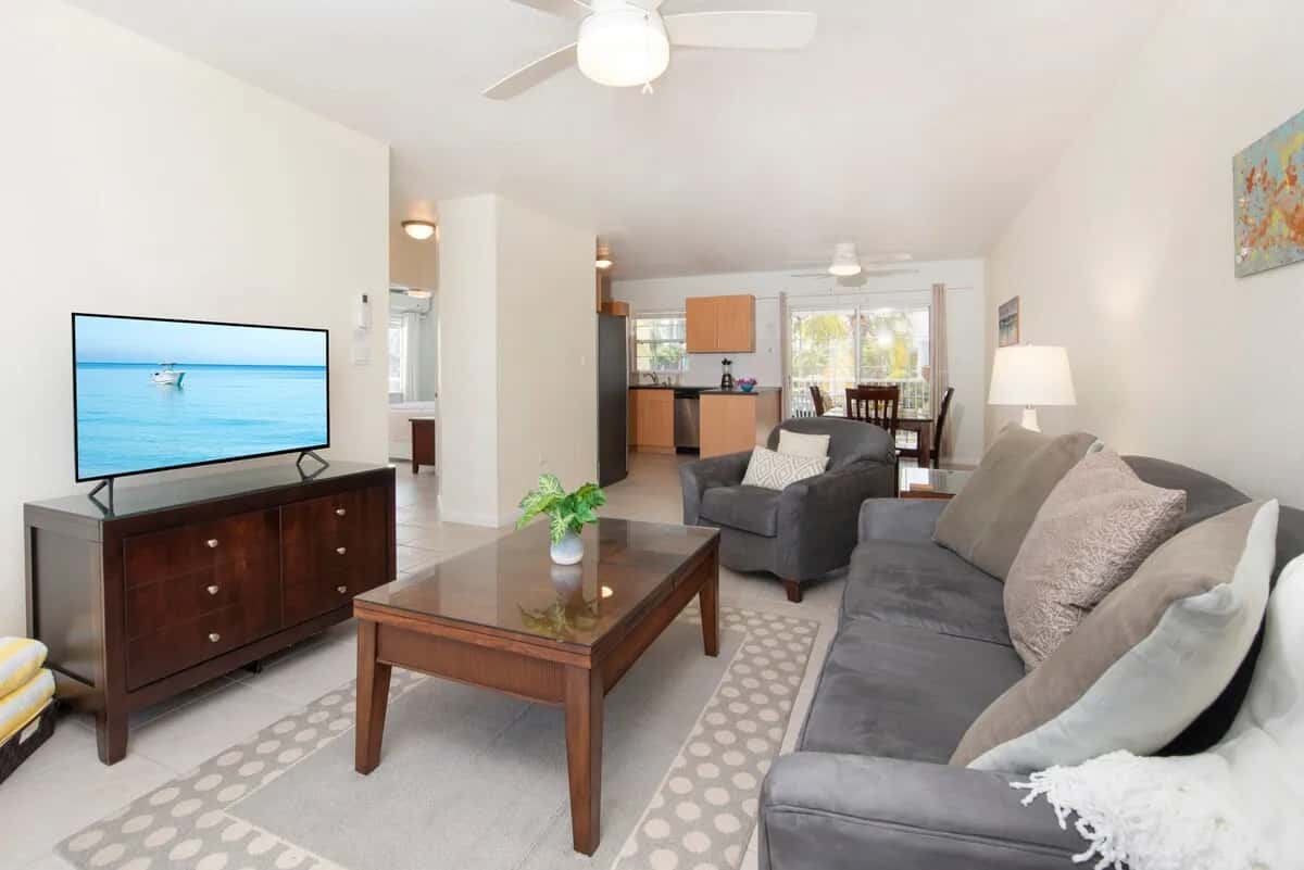 Snug Harbour View #7 – 2BR Canal Front Condo by Seven Mile Beach