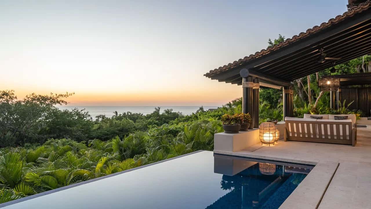 Stylish Oceanview Four Seasons Retreat