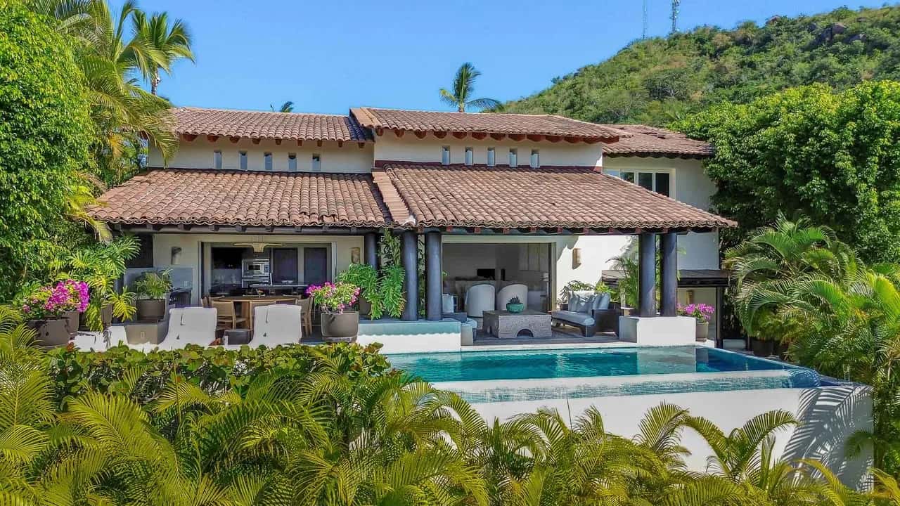 Lavish Four Seasons Resort Escape