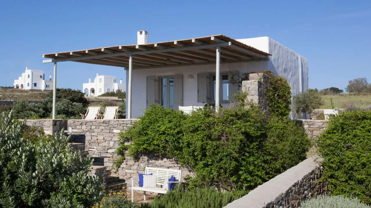 Cycladic Retreat With Coastal Views
