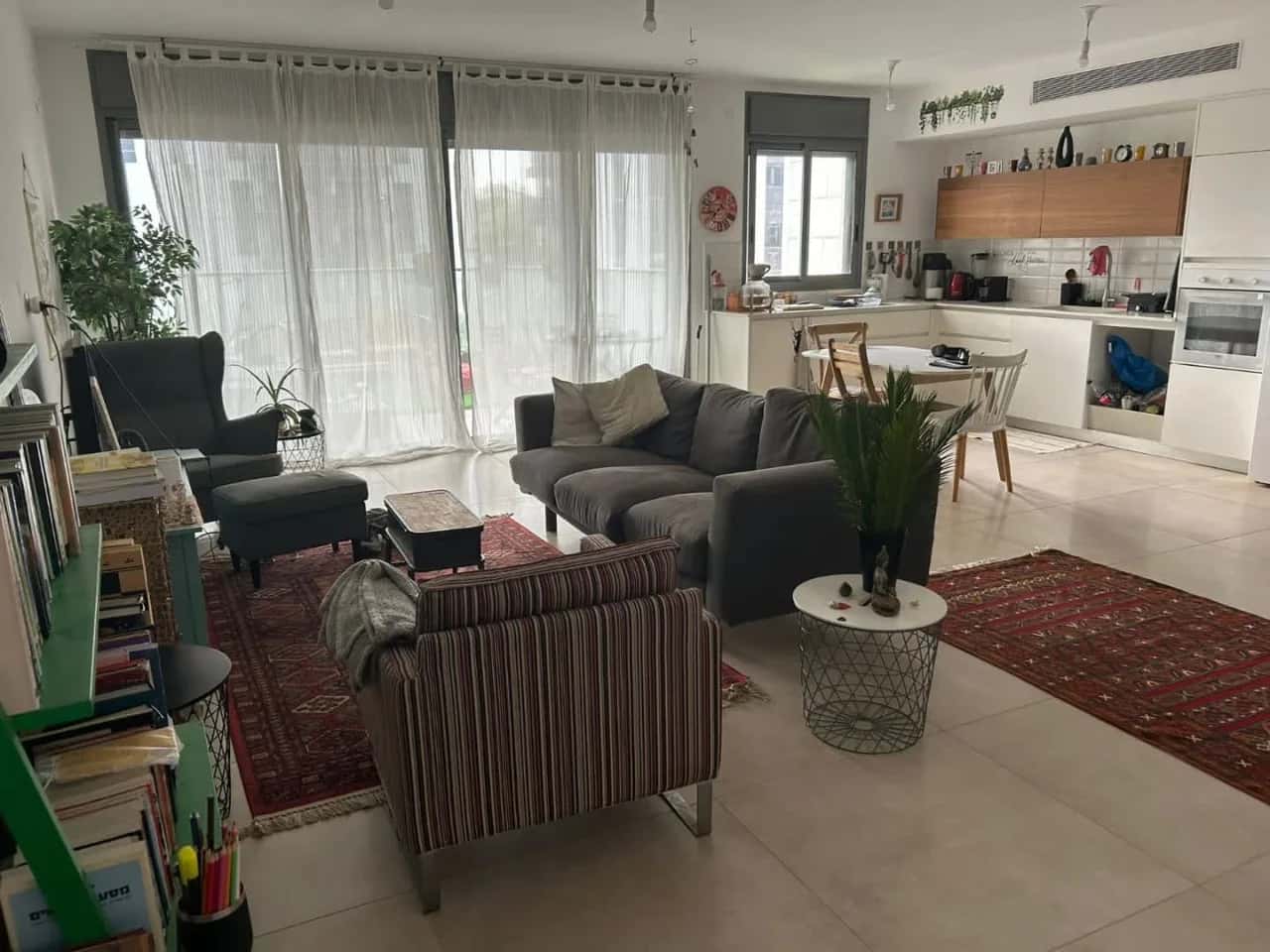 Elegant 4-Bedroom Apartment In Herzliya