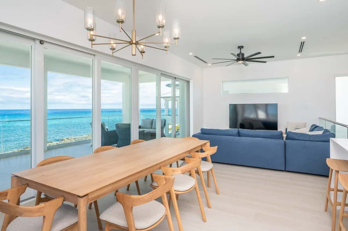 Strandvilla mit vier Schlafzimmern in Grand Cayman
