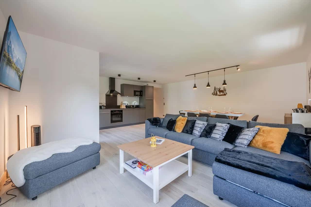 Morzine Apartment With Mountain Views Location
