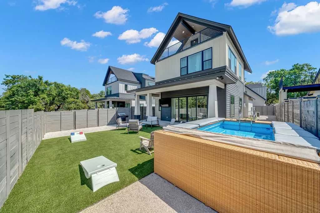 Sleeps 44, Luxury Compound, 2 Pools, 2 Kitchens