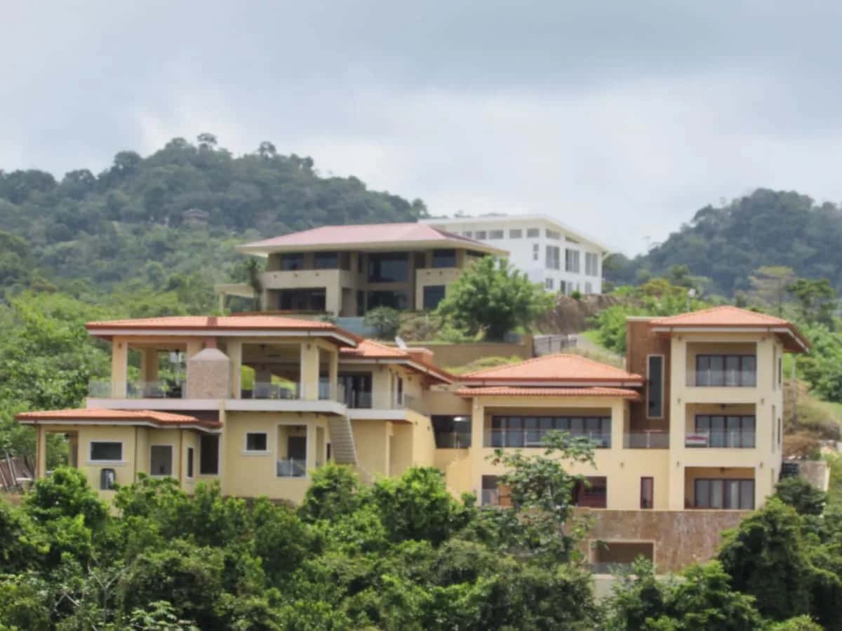 Spacious Seven-Bedroom Villa in Jaco Beach