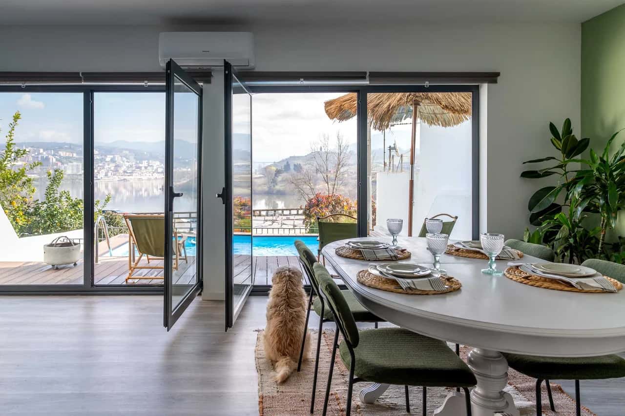 Contemporary Apartment With Pool And Views