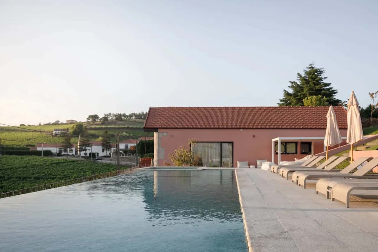 Bright Apartment With Pool And Views