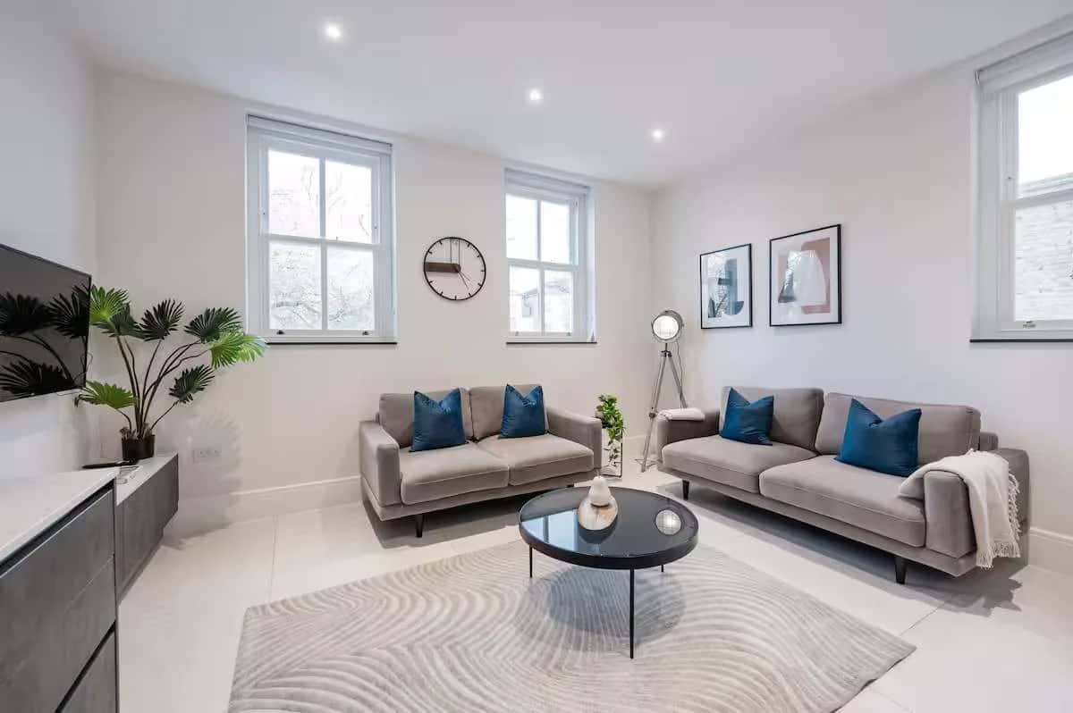 Charming Four Bedroom Retreat in Prime London