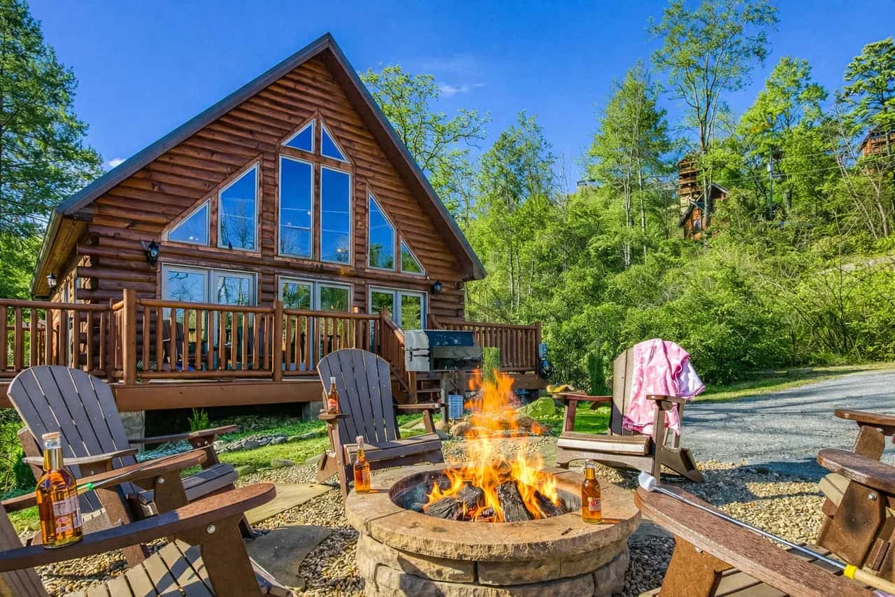 Ridge Hollow Retreat – Hot Tub, Fire Pit, Dogs