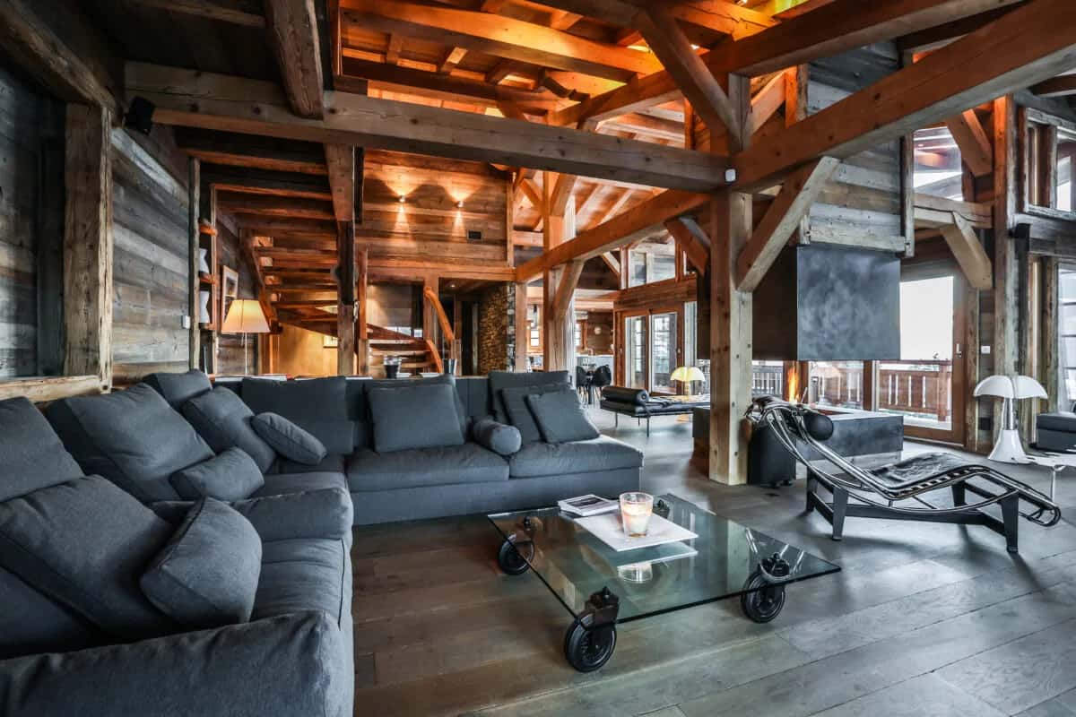 Elegantes Chalet umgeben von Berggipfeln