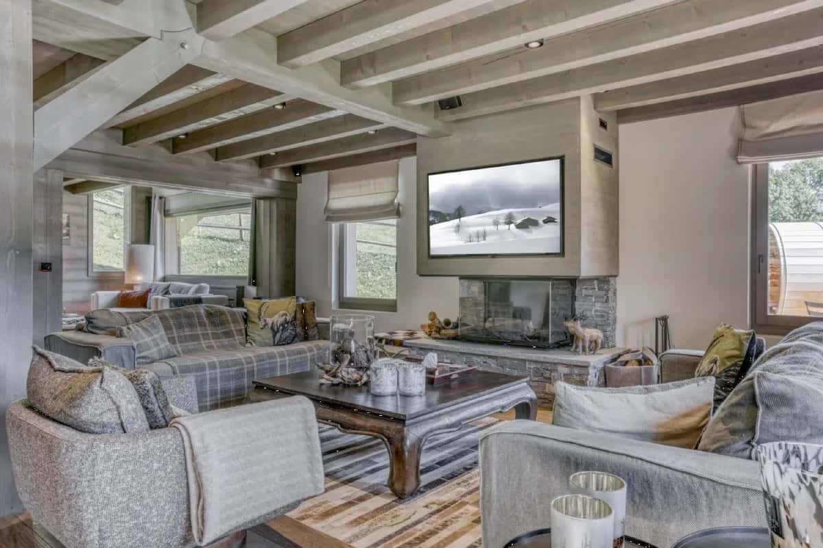 Bright Alpine Escape with Mountain Outlook