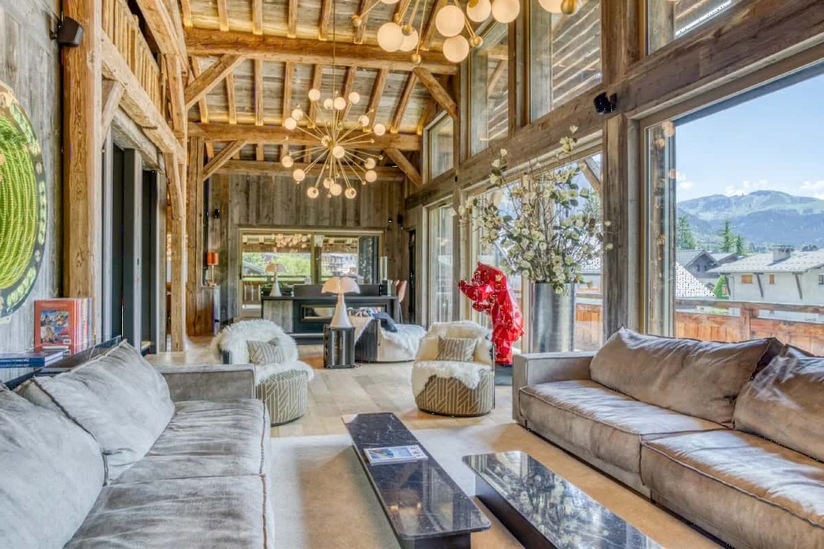 Modernes Fünf-Ebenen-Chalet mit privatem Aufzug