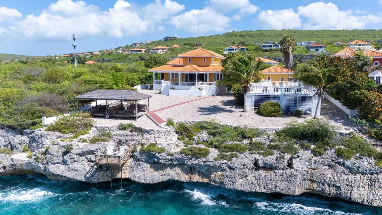 Geräumige Villa mit Meerblick und privatem Pool