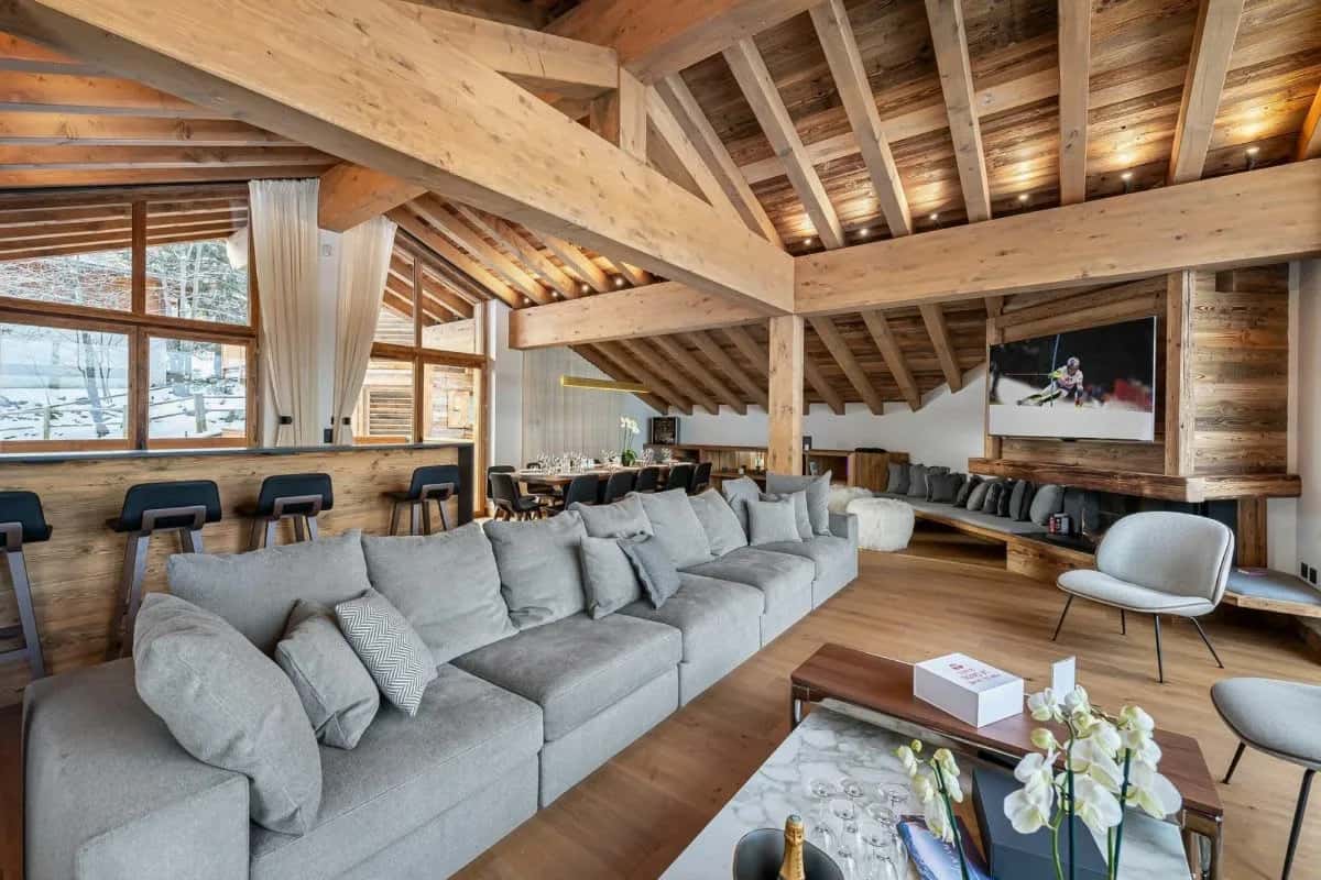 Stilvolle Berghütte mit großen Wohnbereichen
