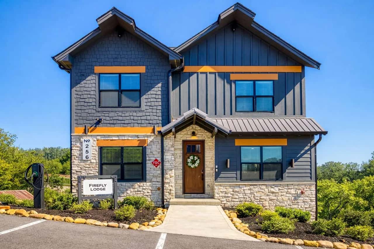 Firefly Lodge – Indoor Pool, Theater, Dog Friendly