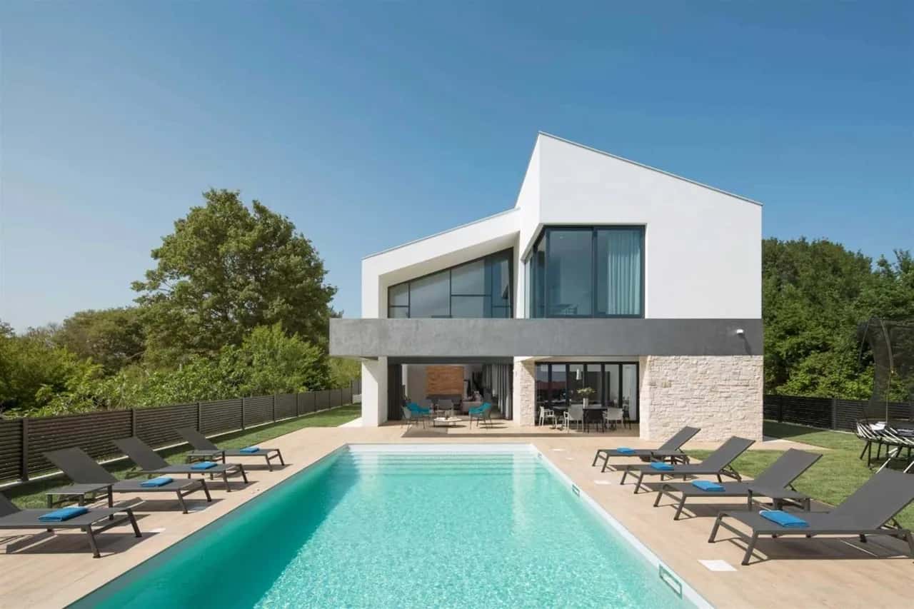 Luxury Countryside Villa with Heated Pool