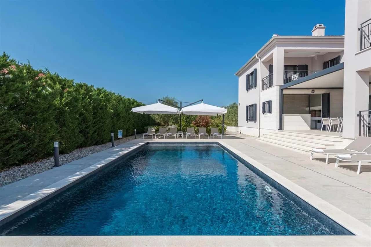 Modern Villa with Pool and Sauna
