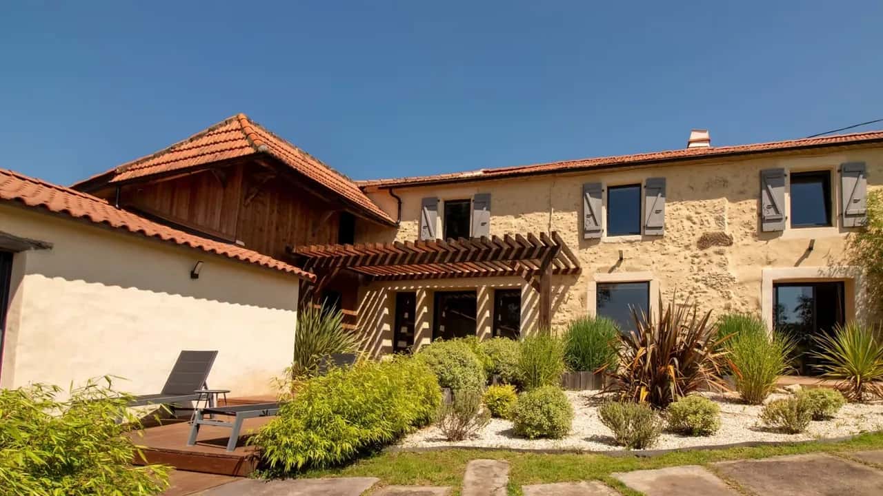 Luxury Villa and Cozy Garden Cottage