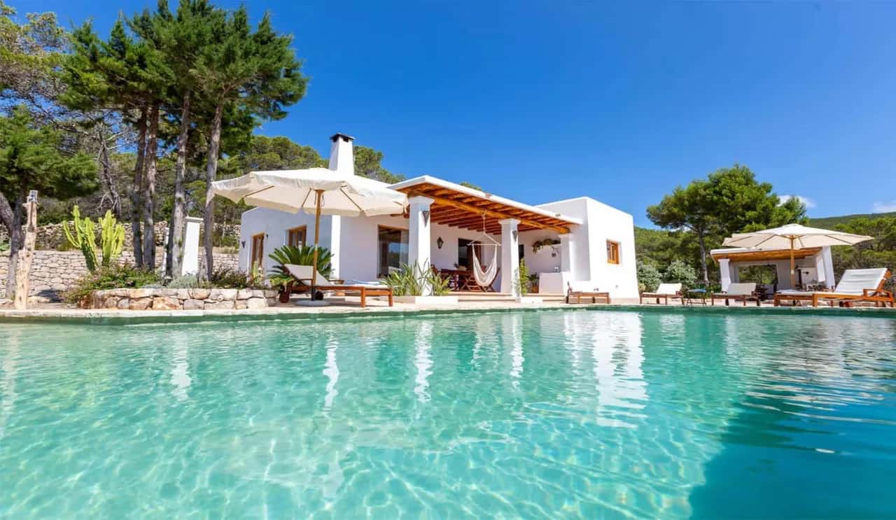 Rural Villa with Mountain and Sea Views