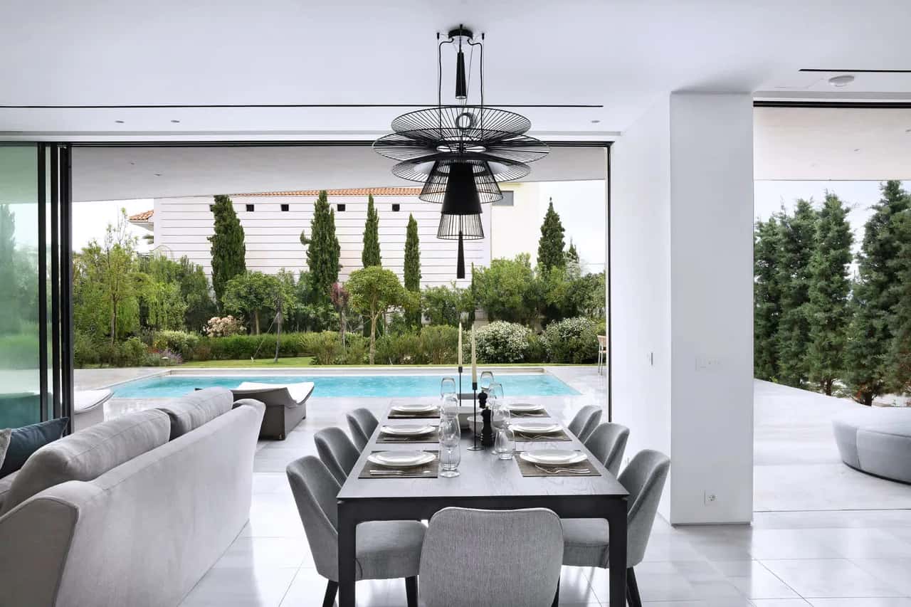Contemporary Oceanfront Villa Stay