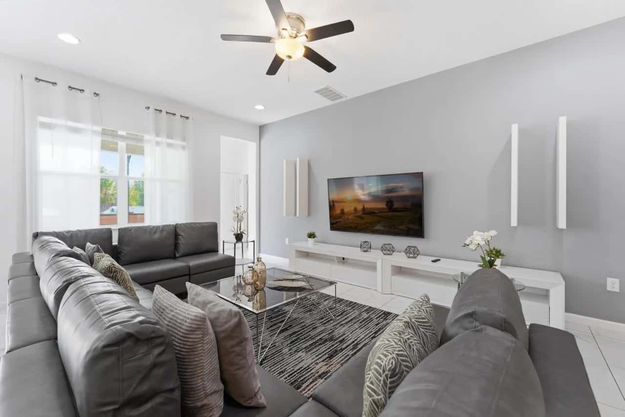 Chic Modern Escape, 12BR, Pool and Game Room