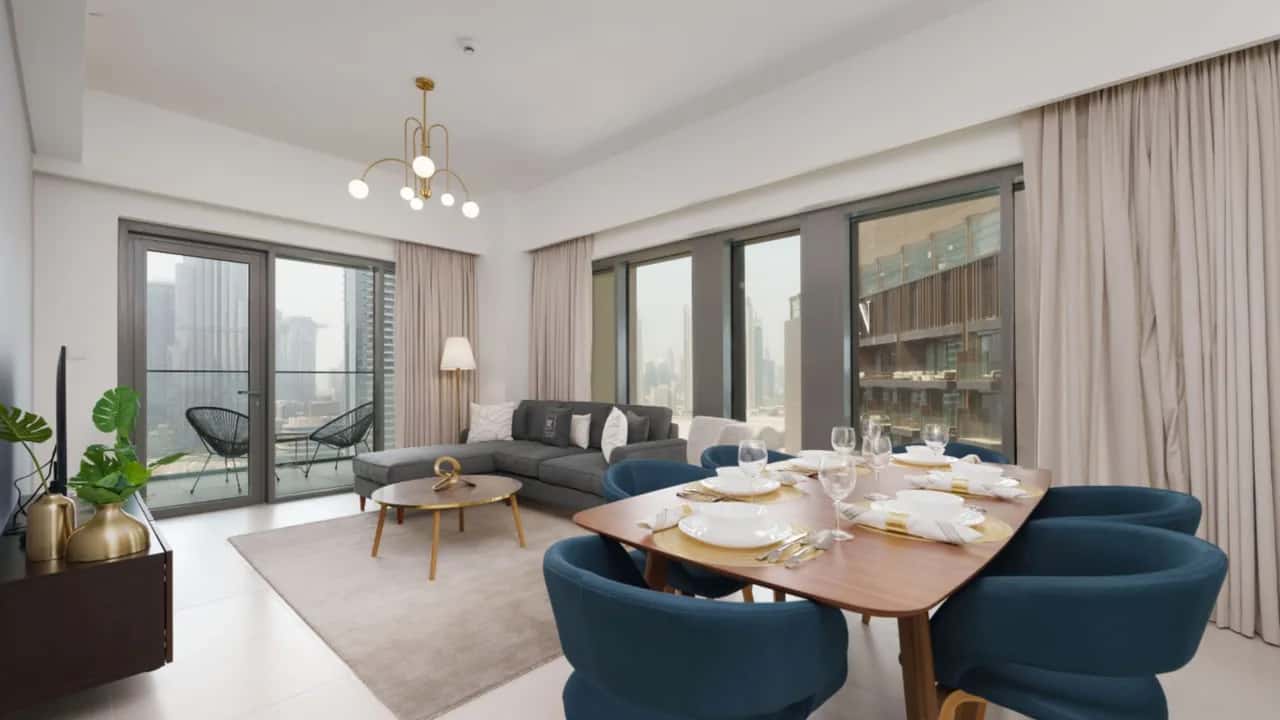 Stylish City Apartment With Iconic Outlook