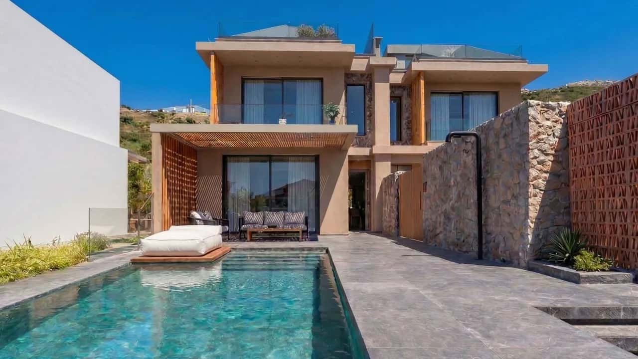 Elegant Beachfront Villa With Pool and Views