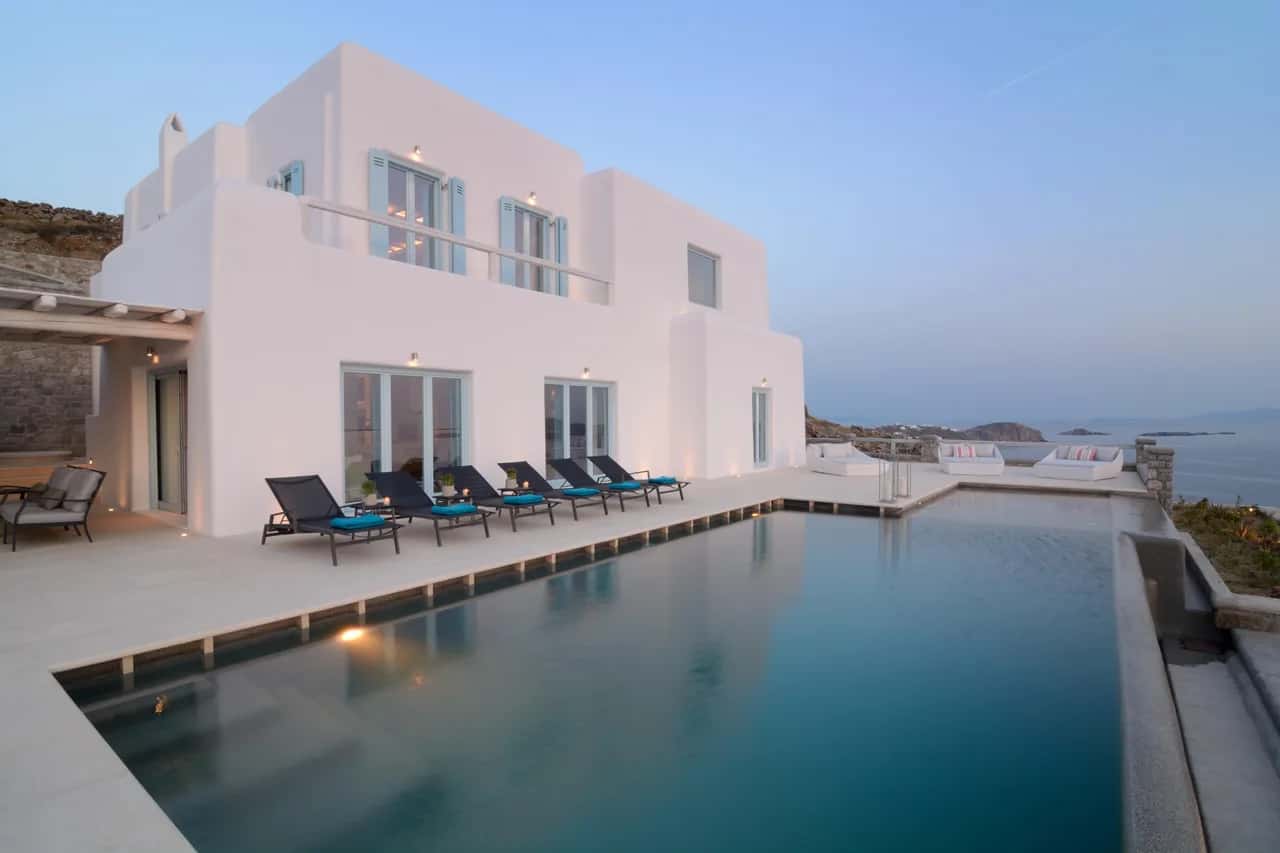 Modern Cycladic Villa With Outdoor Dining