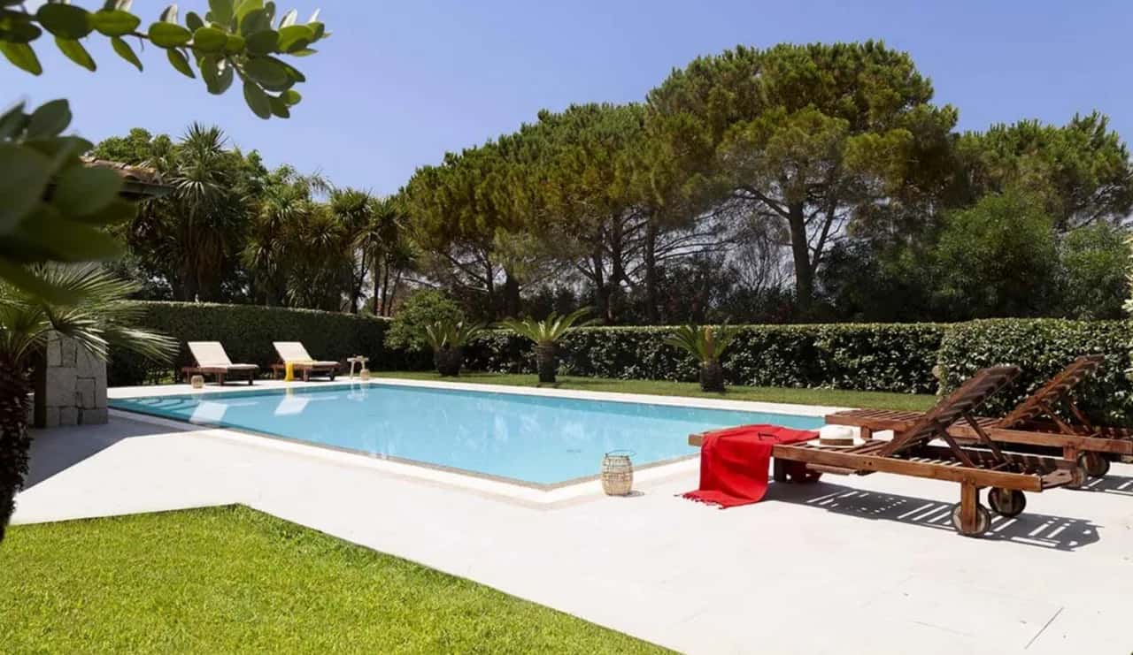 Elegant Beachside Villa With Pool