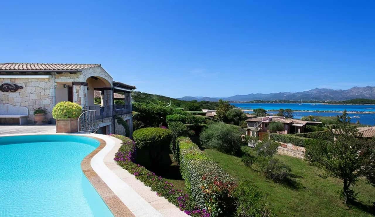 Private Villa Near Beautiful Beaches