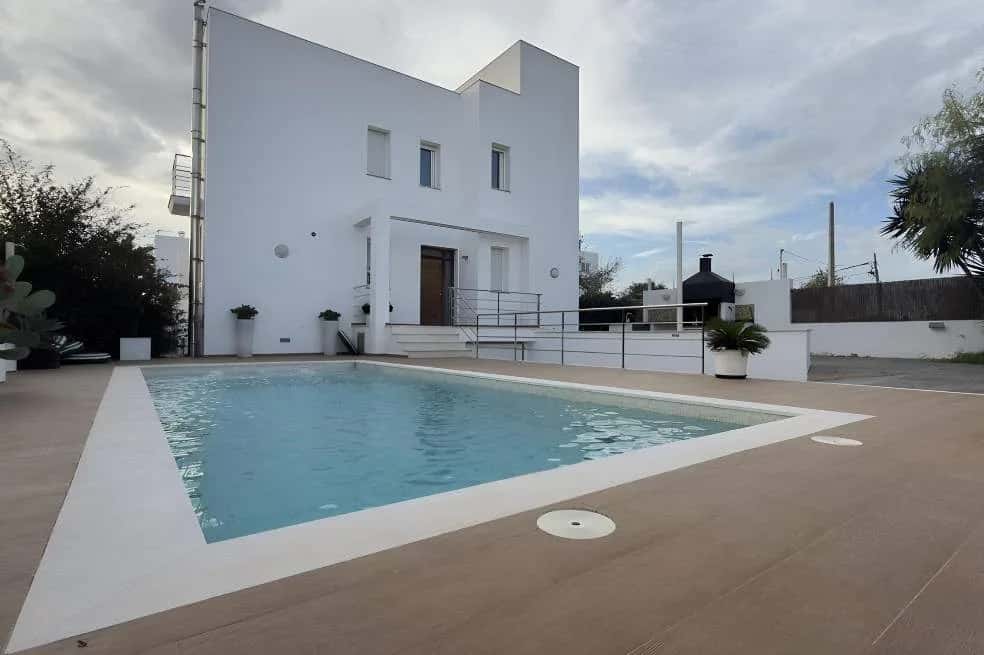 Private 6-Bedroom Villa with Pool