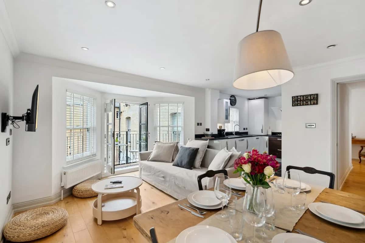 Mid stays | Free Parking | South Facing Balcony